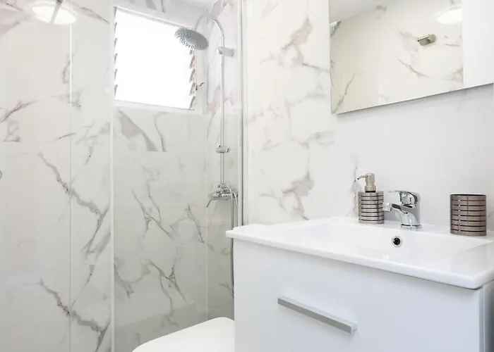 Апартаменти Iris *